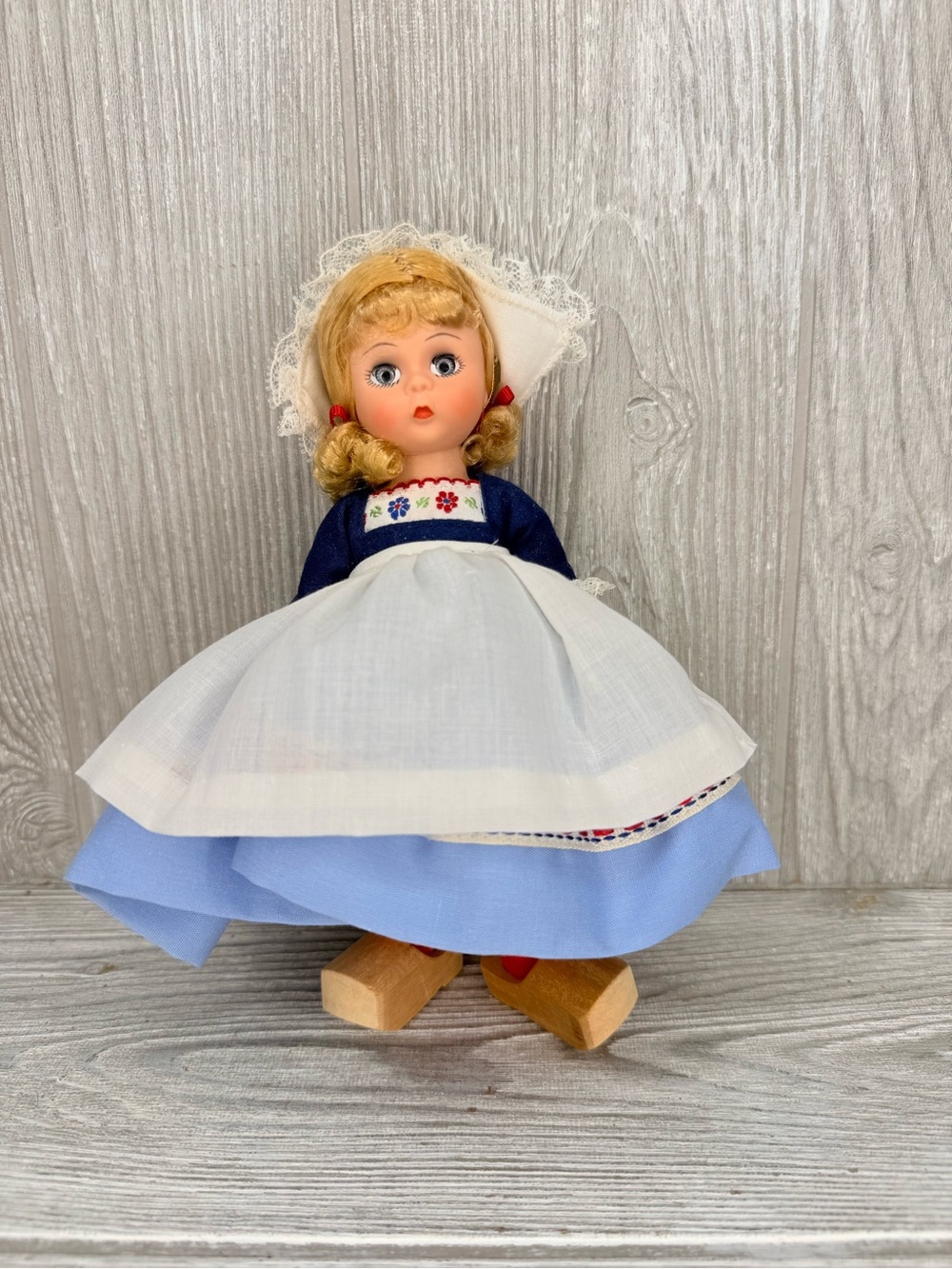 Vintage Madame Alexander International Doll Collection Netherlands Girl Doll 591